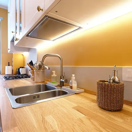 Charming Two Bedroom - Navigli Milan