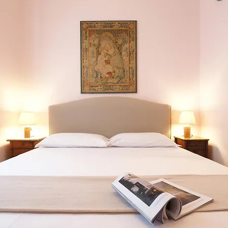 Charming Two Bedroom - Navigli Apartment