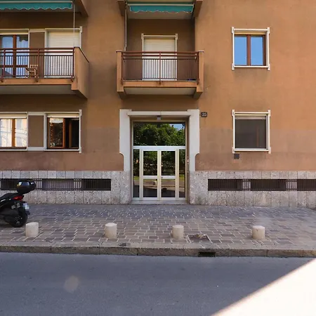 Charming Two Bedroom - Navigli Apartment *