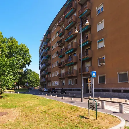 Charming Two Bedroom - Navigli Milan