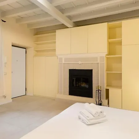 Junior Milano- Quiet And Comfort * Milan