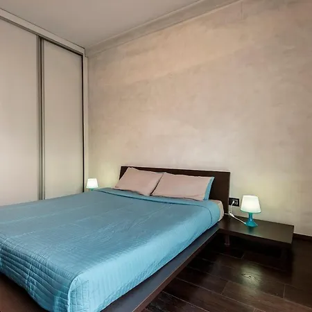 Quite And Bright Tortona District Apartament