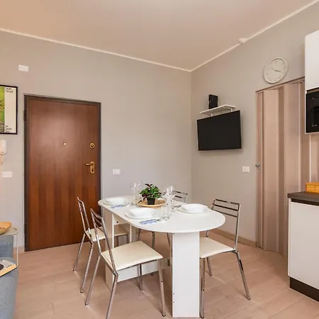 Cozy Retreat With Laundry & Smart Tv *