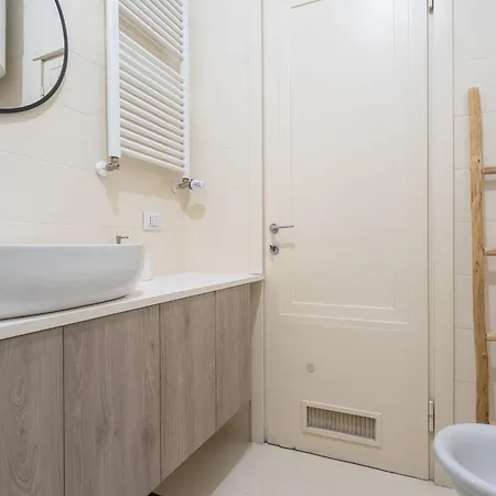 Beautiful Two-room In Maggiolina * Mediolan