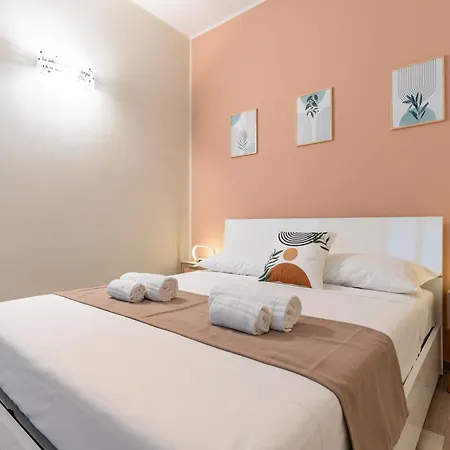 Navigli Vibes - For Couples - Romantic - Parking Apartmán *