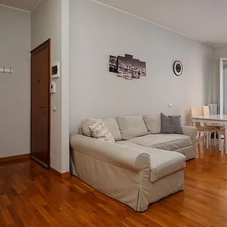 New - Comfort E A-c - Metro Istria A 200m * ميلان