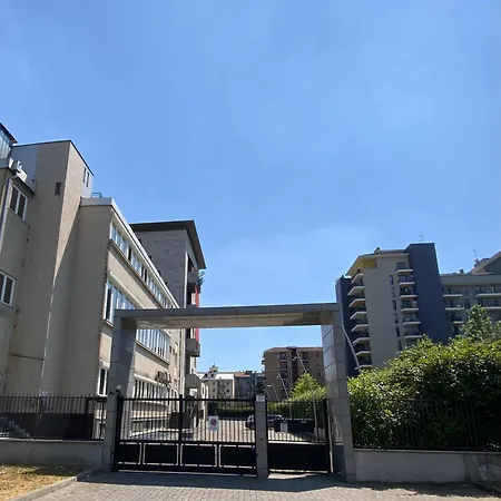 Attico Con Vasca, Posto Auto E Metro Sotto Casa *