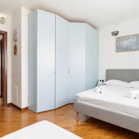 Appartamento Guesthost - Chiesa Rossa Comfy Milano