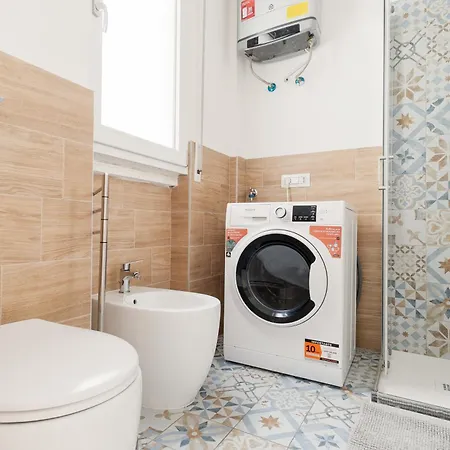 Guesthost - Bright M1 Pasteur * Милан