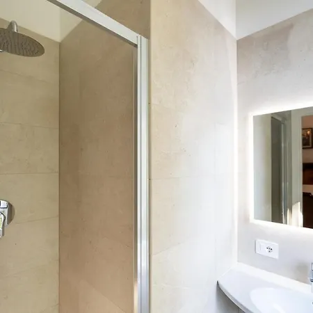 Duomo 7 Min - Historic Luxury 3 Bedrooms With Parking