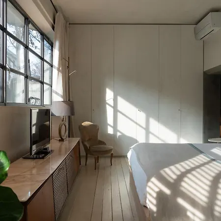 Appartement Quite Rooftop Loft In Navigli Area Milaan