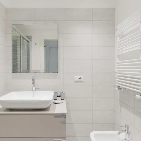 Guesthost - Mm5 Isola Bright Milaan