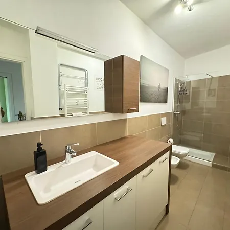 Regina Giovanna - Porta Venezia, * Milano