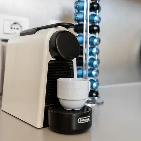 Moderno Bilocale Con Terrazzo, Life アパート ミラノ