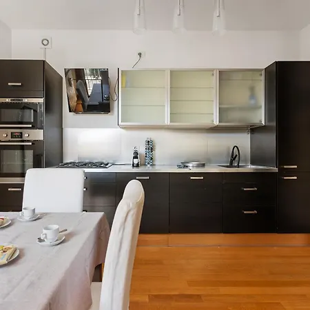 Moderno Bilocale Con Terrazzo, Life ミラノ