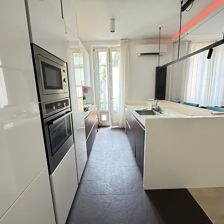 Sant'agostino Large & Elegant Apartment, 밀라노