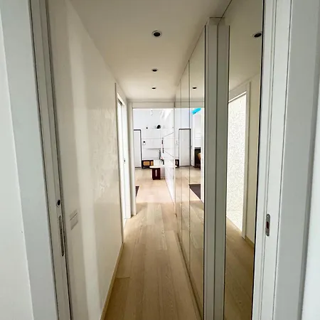 Sant'agostino Large & Elegant Apartment, 아파트 밀라노