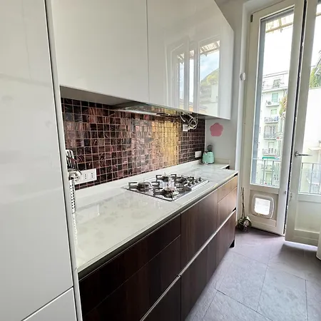 Sant'agostino Large & Elegant Apartment, 아파트 밀라노