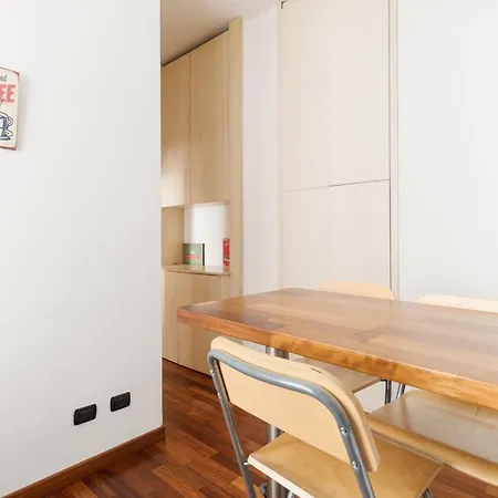 Guesthost - Sempione Bright Apartamento Milão