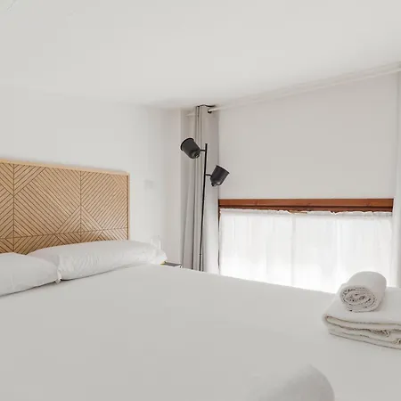 Guesthost - Bright Navigli * Milan