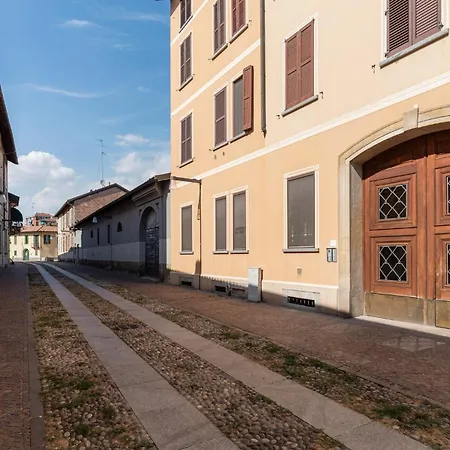 Guesthost - Cozy Loft-studio Flat In Crescenzago شقة ميلان