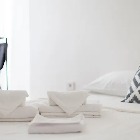 Enora Aapts By Sweett - Sirtori Appartement *