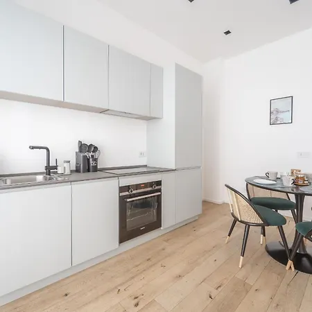 Enora Aapts By Sweett - Sirtori Appartement *