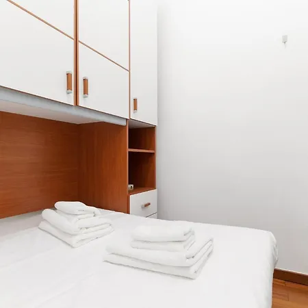 Apartment Guesthost - Comfy 500 Mt From Mm Loreto *