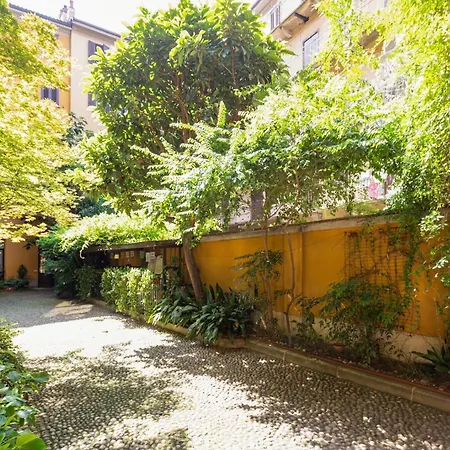 Guesthost - Stylish Industrial Flat Near Navigli *