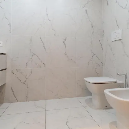 Guesthost - Near Parco Adriano *