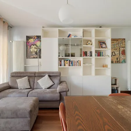 Guesthost - Stylish Viale Toscana شقة