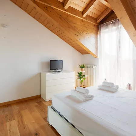 Guesthost- Lambrate Cosy Balcony * ميلان