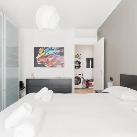 Guesthost - Bonola M1 Balcony Daire Milano