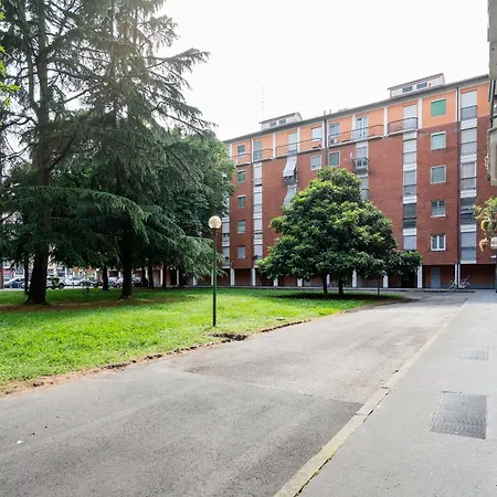 Guesthost - Piazza Abbiategrasso Chiesa Rossa Apartment Milan