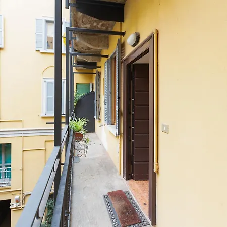 Guesthost - Arco Della Pace