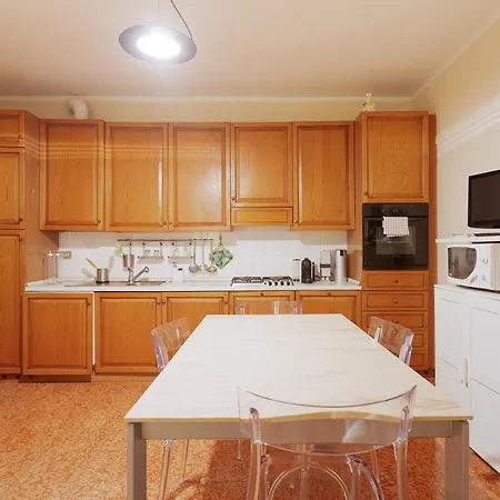 Guesthost - Arco Della Pace *