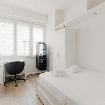 Guesthost - Bright With Parking