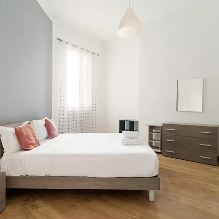 Guesthost - Modern & Cozy In X4 Apartman Milánó