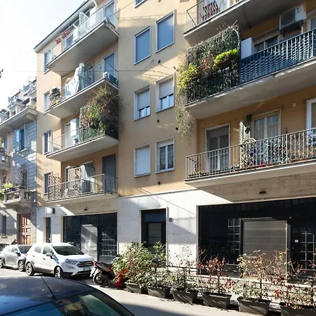 Guesthost - Navigli Modern With Balcony Appartamento Milano