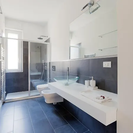 Guesthost - Navigli Modern With Balcony Appartamento