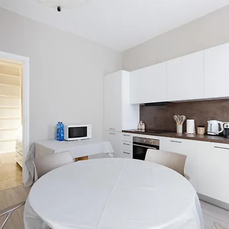 Guesthost - Naba Elegant & Spacious With 3 Balconies Milán