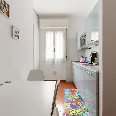 Guesthost - Unimi & Politecnico Roomy With Balcony