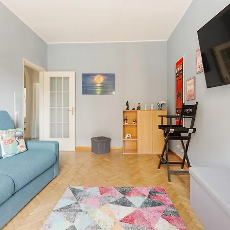 아파트 Guesthost - Unimi & Politecnico Roomy With Balcony