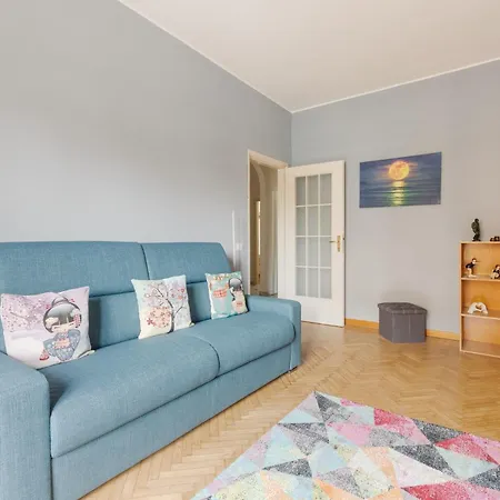 Apartment Guesthost - Unimi & Politecnico Roomy With Balcony