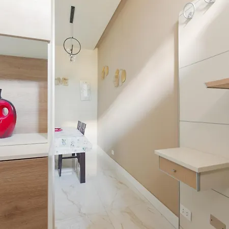 Guesthost - Bright With Balcony - Piazzale Loreto Appartement Milan