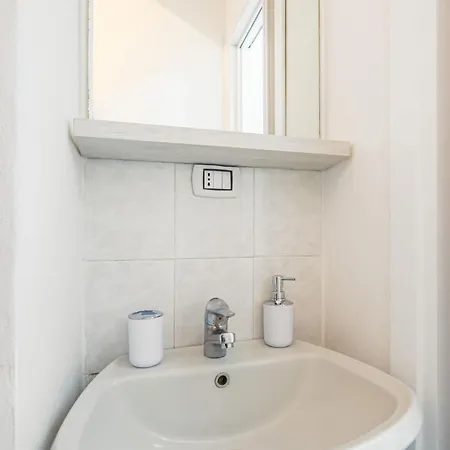 Guesthost - Porta Romana Tiny * Μιλάνο