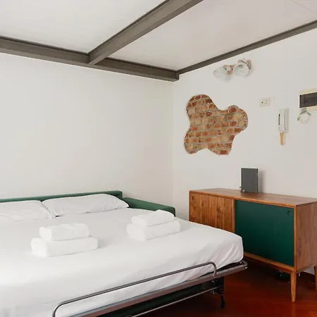 Amendola- Cozy On 2 Levels Apartment *