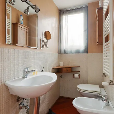 Amendola- Cozy On 2 Levels Apartment