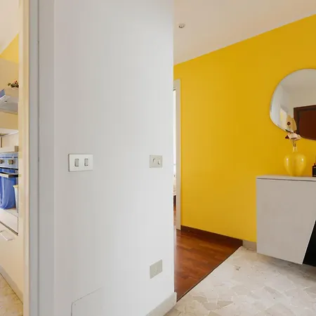 Guesthost - Gambara Balcony