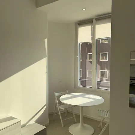 - Duomo Prada Mediolan